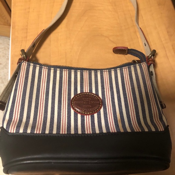 Tommy Hilfiger Handbags - Tommy Hilfiger purse